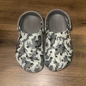 grey camo crocs